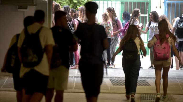 Εμβολιασμένο το 35% των 15-18 ετών- Χαμηλό το ποσοστό για τους 12-14 ετών- Τα στοιχεία που παρουσίασε η Ν. Κεραμέως