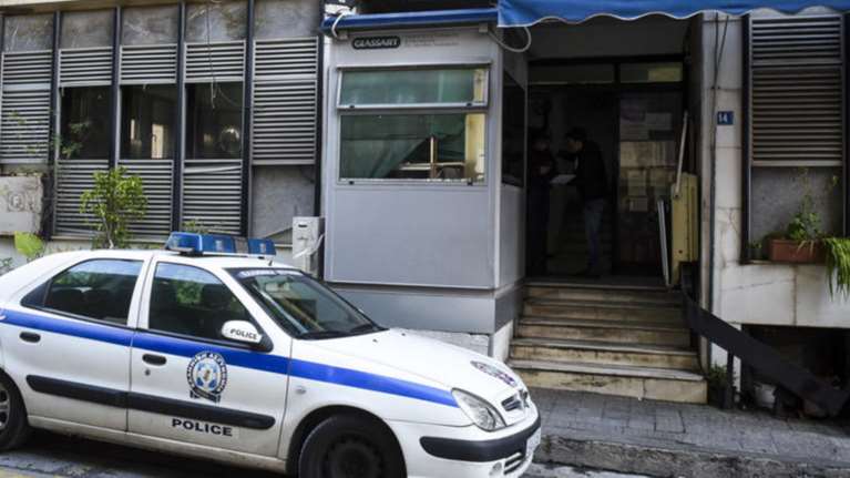Θεσσαλονίκη: Μητέρα καταγγέλλει ότι 12χρονη έσβησε τσιγάρο στο στήθος της 13χρονης κόρης της