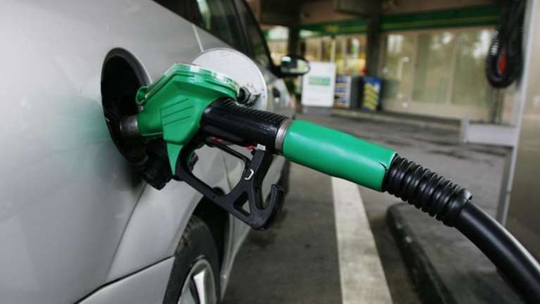 Φωτιά οι τιμές στα καύσιμα στην Βόρεια Ελλάδα - Εφτασε τα 2,5 ευρώ στην Κοζάνη η βενζίνη [βίντεο]