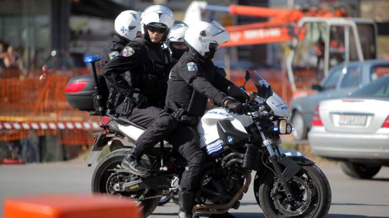 Αγρια καταδίωξη διαρρηκτών στον Διόνυσο: Εμβόλισαν μηχανή της ΔΙΑΣ και απείλησαν πολίτες