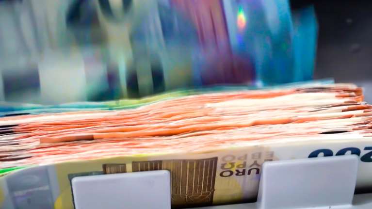 Σάλος για τον έρανο- απάτη του δήθεν άρρωστου παιδιού της - Την &quot;καταδικάζουν&quot; σύζυγος και πεθερός