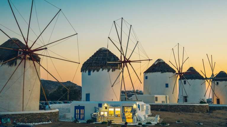 Εφιάλτης στη Μύκονο: 23χρονη έπεσε θύμα ομαδικού βιασμού από τρεις άνδρες