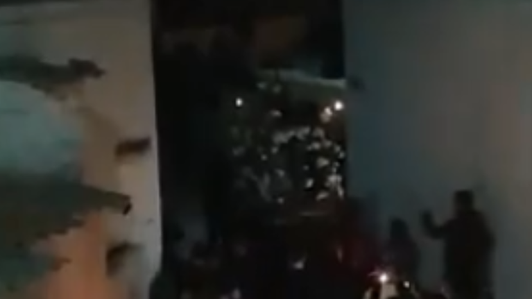 Ρόδος: Εκαναν ξημερώματα &quot;αντάρτικη&quot; περιφορά του Επιταφίου- &quot;Πιλάτοι, Αρχιερείς, Αννες και Καιάφες&quot; [βίντεο]