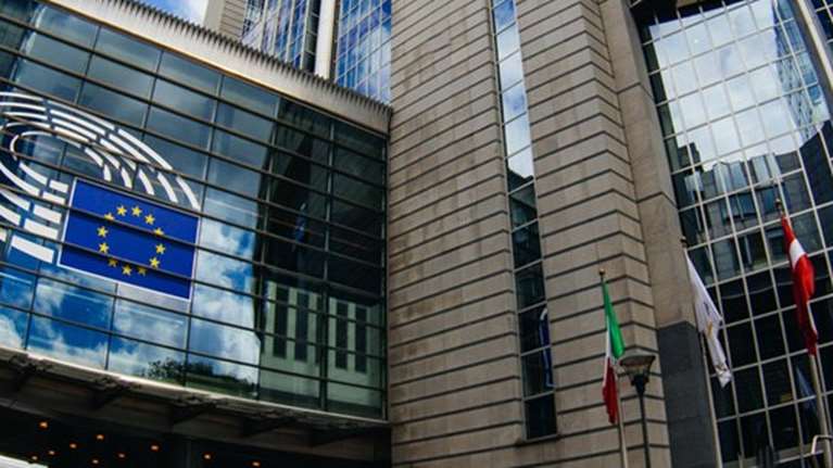 Handelsblatt: Η Κομισιόν προτείνει χαλάρωση του Συμφώνου Σταθερότητας - Συνθηκολογούν οι Βρυξέλλες