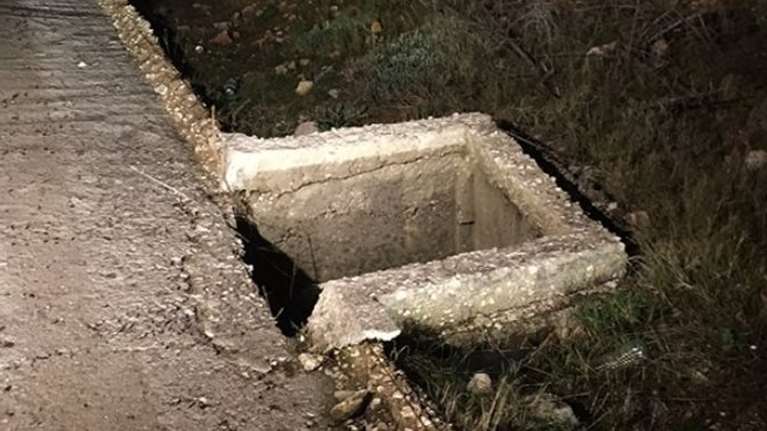 Εγκλημα στα Βίλια: Ερευνούν γιατί ο δράστης άφησε με το εσώρουχο τη νεκρή γυναίκα μέσα στη βαλίτσα