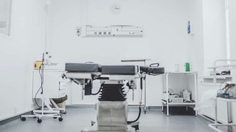 Κύκλωμα εμπορίας βρεφών στα Χανιά: Πασίγνωστοι γιατροί στη λίστα των κατηγορουμένων - Η απάτη με τις δήθεν εξωσωματικές