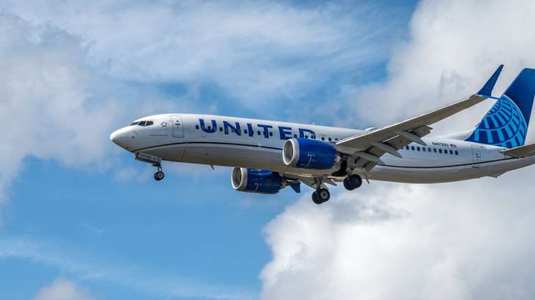 &quot;Mayday, mayday&quot;: Η στιγμή που αεροπλάνο της United Airlines με 219 επιβάτες έκανε αναγκαστική προσγείωση [βίντεο]