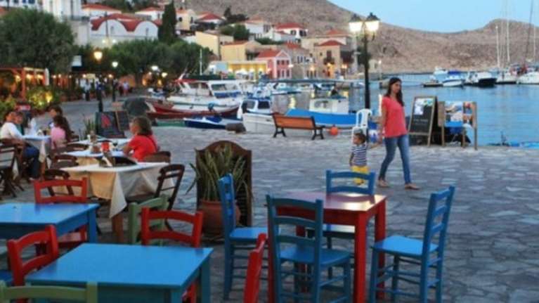 DW: Αύξηση στις κρατήσεις για Ελλάδα - Eπιμήκυνση της τουριστικής σεζόν