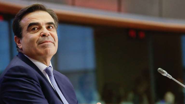 Η Ευρωπαϊκή Ενωση &quot;βγάζει κόκκινο&quot; στα εμβόλια AstraZeneca και Johnson &amp; Johnson- Μόνο Pfizer πλέον