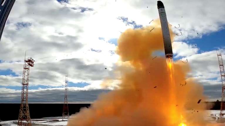 Απειλεί η Ρωσία: Θα απαντήσουμε με επαρκή μέτρα αν το NATO μεταφέρει πυρηνικά πιο κοντά στα σύνορα μας