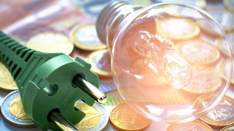 Συναγερμός στην κυβέρνηση για την εκτόξευση των τιμών του ρεύματος: Το βασικό σενάριο και τα δύο ερωτήματα