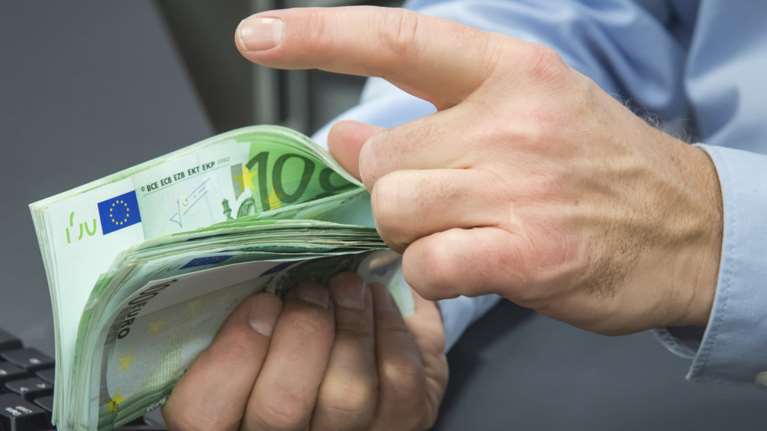 Συνελήφθη υπάλληλος για χρηματισμό: Υποσχέθηκε να μειώσει πρόστιμο σε ιδιώτη έναντι 4.000 ευρώ