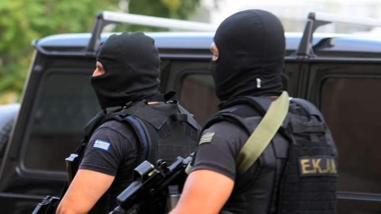 Συνελήφθη τρομοκράτης του ISIS στην Αθήνα: &#39;Εφτασε μέσω Λέσβου και διεκδικούσε άσυλο - Βίντεο με φρικαλεότητες