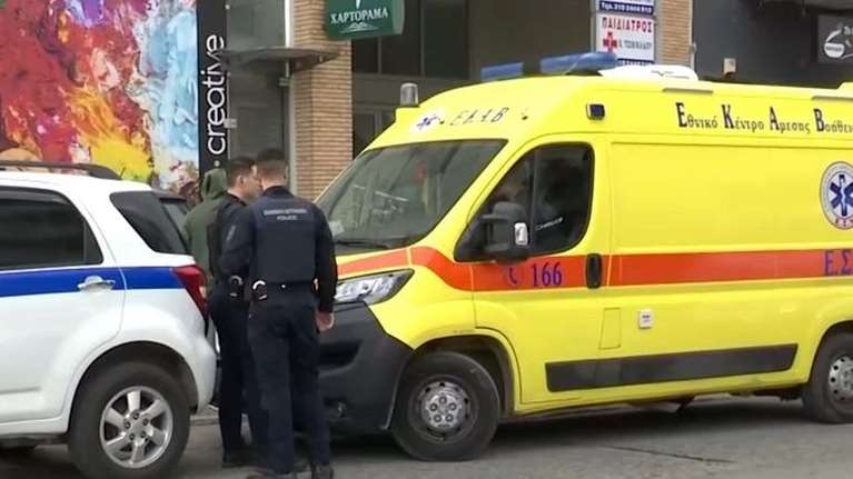 Σοκ στο Μενίδι: 40χρονη βρέθηκε νεκρή στη μέση του δρόμου - Είχε μαχαίρι καρφωμένο στην κοιλιά