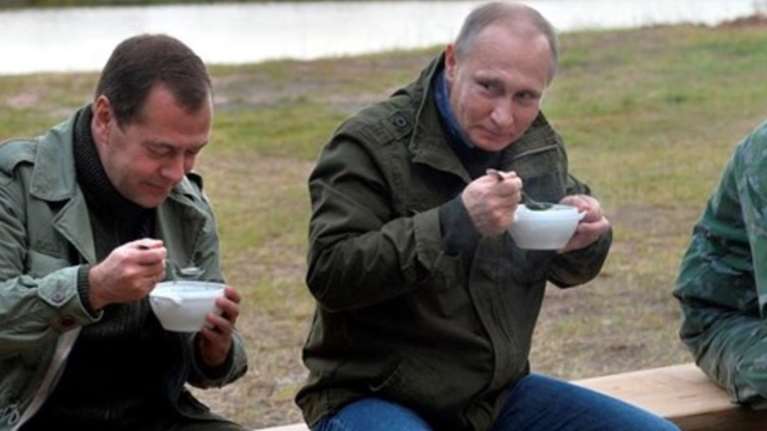 Απίστευτος Μεντβέντεφ για Μακρόν, Σολτς, Ντράγκι: &quot;Οι λάτρεις των βατράχων, λουκάνικων και σπαγγέτι έγιναν σκνίπα στη βότκα&quot;