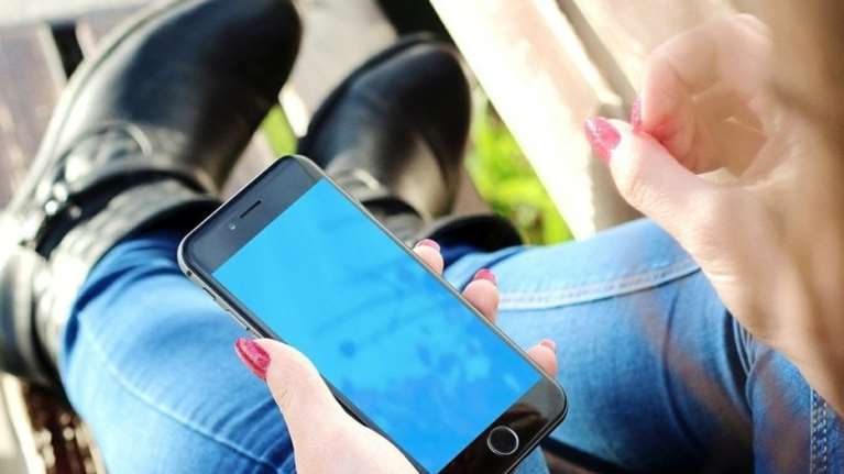 Εφιάλτης για ανήλικη: Διαδικτυακός &quot;φίλος&quot; την προέτρεπε να ακρωτηριάσει τα γεννητικά της όργανα - Χάραξε &quot;συγγνώμη&quot; στο σώμα της