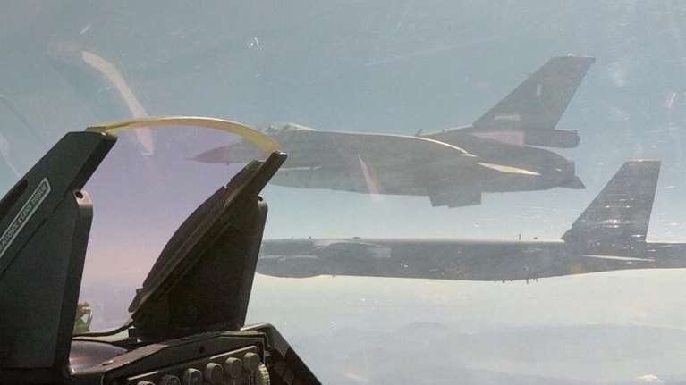 Νέα τουρκική πρόκληση: Τουρκικά F-16 παρενόχλησαν ελληνικά που συνόδευαν αμερικανικό βομβαρδιστικό