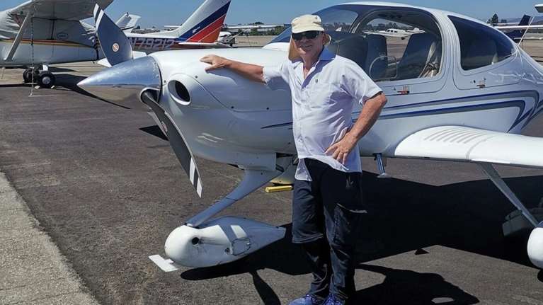 Συντριβή Τσέσνα στη Σάμο: Ο νεκρός επιβάτης ήταν μάρτυρας κατηγορίας στη δίκη Νετανιάχου για διαφθορά