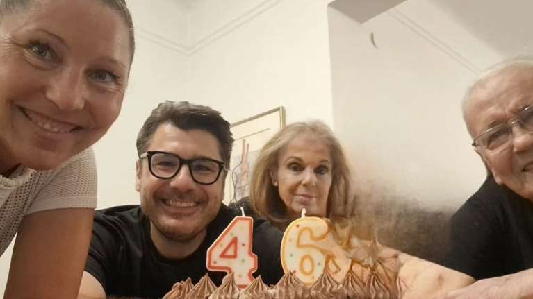 Δημήτρης Κωνσταντάρας: Το συγκινητικό αντίο του γιου του και η ανατριχιαστική ιστορία με το οικογενειακό δαχτυλίδι