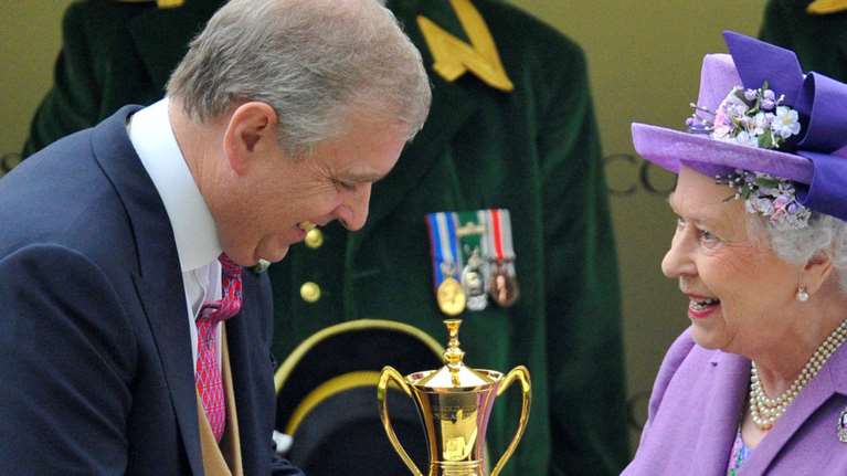 Σφίγγει ο κλοιός για τον Πρίγκιπα Άντριου: Γυμνό ενώπιον της δικαιοσύνης παραδίδει η βασίλισσα Ελισάβετ τον γιο της