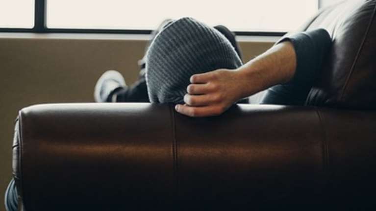 Πότε η καθιστική ζωή μπορεί να μας στερήσει χρόνια από τη ζωή μας; Τι έδειξε νέα έρευνα