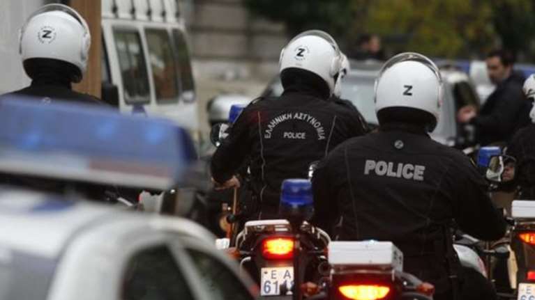 Κύκλωμα με τηλεφωνικές απάτες &quot;πουλούσε&quot;... επενδυτικές ευκαιρίες στον Κόλπο - Συνελήφθησαν 104 άτομα σε δύο εταιρείες