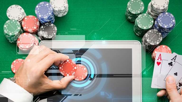 Στο στόχαστρο του Ηλεκτρονικού Εγκλήματος εταιρεία και Ιnfluencer που διαφήμιζε παράνομο τζόγο στο διαδίκτυο