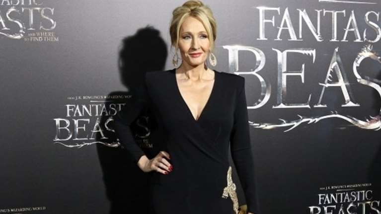 Τώρα απειλούν την Τζ. Κ. Ρόουλινγκ επειδή στήριξε τον Ρούσντι: &quot;Είσαι η επόμενη&quot;