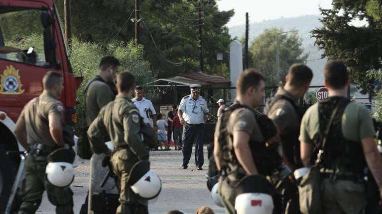 Επεισόδια στη Μαλακάσα: Χημικά σε κατοίκους που διαμαρτύρονται για το hot spot [βίντεο]