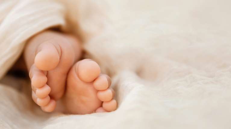 Πτολεμαΐδα: &quot;Tη στιγμή που πέθανε το παιδί μου, με πήραν τηλέφωνο να μου πουν ότι πέθανε ο άντρας μου&quot;, λέει η 42χρονη