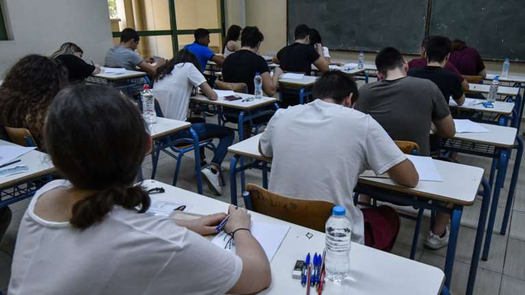 Άνοιγμα σχολείων: Όχι στα θρανία πριν από τα τέλη Ιανουαρίου για Γυμνάσια και Λύκεια λέει ο Τσακρής