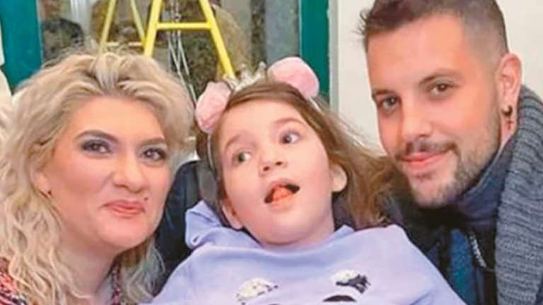 Πάτρα - Αποκάλυψη για την κηδεία της Τζωρτζίνας: Γιατί η 9χρονη ήταν βαμμένη στο πρόσωπο