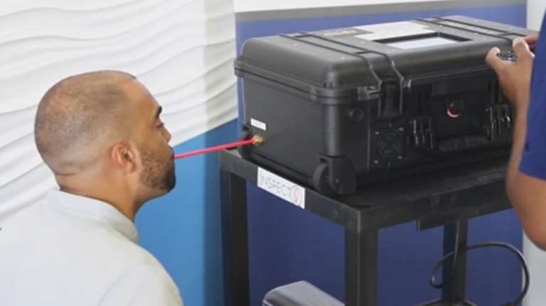 Διαγνωστικό τεστ για πρώτη φορά ανιχνεύει τον κορονοϊό με την αναπνοή