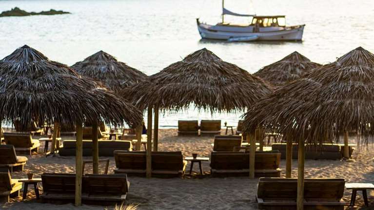 Μύκονος: Το &quot;λουκέτο&quot; έφερε &quot;κίνημα&quot; υπέρ του συνωστισμού και άρωμα κινητοποιήσεων στο κοσμοπολίτικο νησί