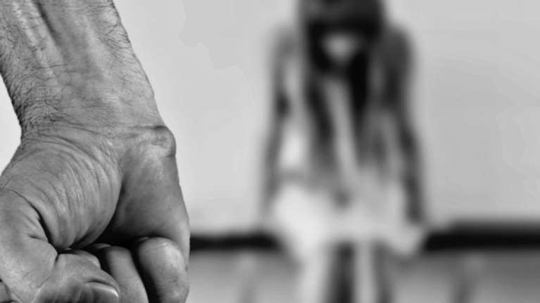 Φρίκη στην Αττική: Τέσσερις άνδρες βίασαν ομαδικώς μία 14χρονη - Της έκλεισαν ραντεβού μέσω TikTok