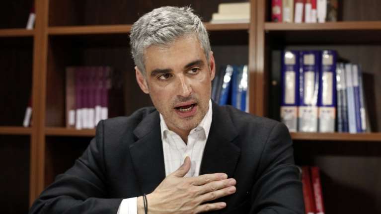 Ο Άρης Σπηλιωτόπουλος στα βήματα του Αντώναρου - Από παιδί του Καραμανλή, στην αυλή του ΣΥΡΙΖΑ