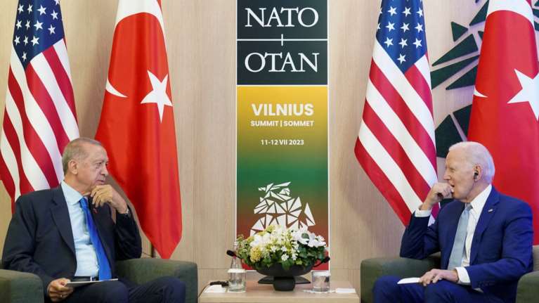 Σύνοδος κορυφής ΝΑΤΟ: Ο Μπάιντεν ζήτησε από τον Ερντογάν να διατηρηθεί η σταθερότητα στο Αιγαίο