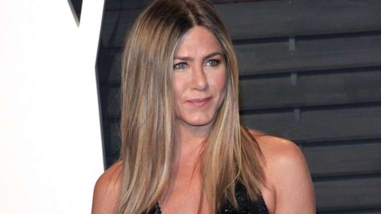 Κρυφές διακοπές στην Κέρκυρα για την Τζένιφερ Άνιστον - Η βραδιά με τα σφηνάκια σε γνωστό μαγαζί του νησιού [εικόνα]