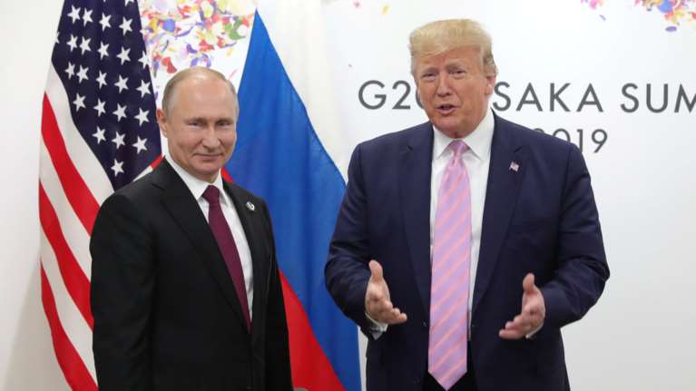 Νέα "πυρά" Τραμπ κατά Πούτιν: "Παίζει με τη φωτιά - Αν δεν ήμουν εγώ, πολλά άσχημα πράγματα θα είχαν ήδη συμβεί στη Ρωσία"