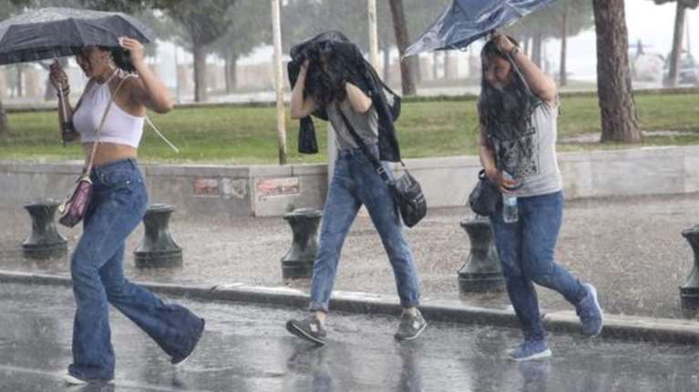 Προειδοποίηση Αρναούτογλου: Έρχονται βροχές και καταιγίδες - Πού θα &quot;χτυπήσουν&quot; τα έντονα φαινόμενα