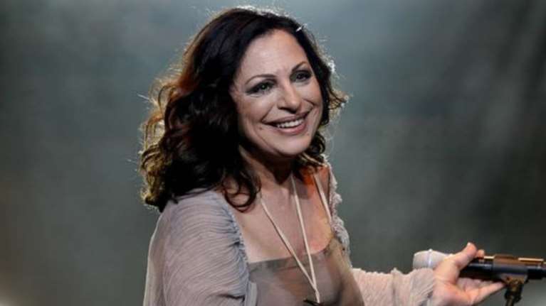 Η Χαρούλα Αλεξίου σταματάει το τραγούδι μετά από 50 χρόνια: Δεν μπορώ πια να το κάνω όπως παλιά