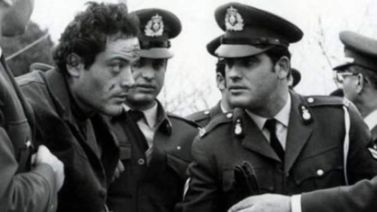 Βασίλης Λυμπέρης: Ο τελευταίος θανατοποινίτης που εκτελέστηκε στην Ελλάδα- Εκαψε γυναίκα, πεθερά και τα δύο του παιδιά [Εικόνες]