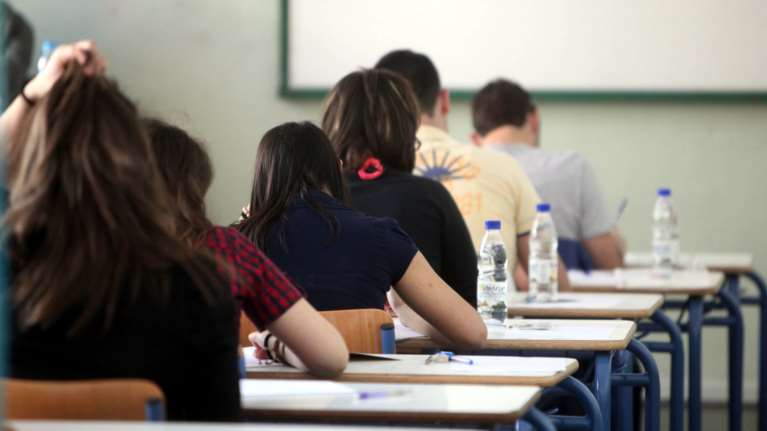 Άνοιγμα σχολείων: &quot;Παράθυρο&quot; για μαθήματα το Πάσχα και στις αργίες για την κάλυψη της ύλης - Τι προβλέπει διάταξη