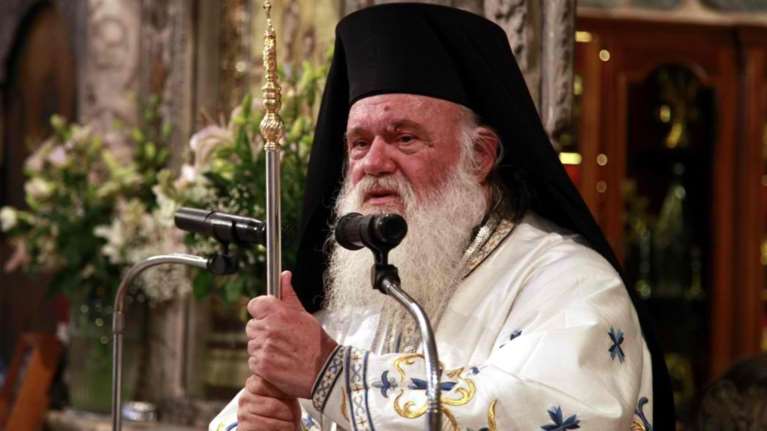 Σαφές μήνυμα Ιερώνυμου στους αρνητές κληρικούς: &quot;Όποιος διαφωνεί με τη γραμμή της Εκκλησίας να αποσυρθεί στο σπίτι του&quot;