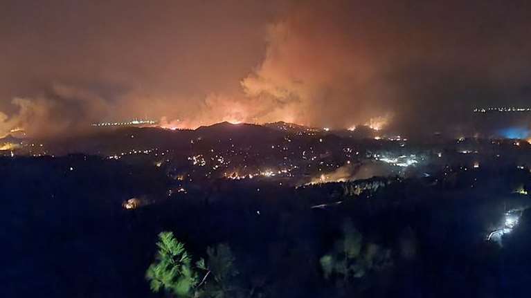 Φωτιά στη Ρόδο: Σε ύφεση τα πύρινα μέτωπα μετά από ολονύκτια μάχη - Τεράστια καταστροφή