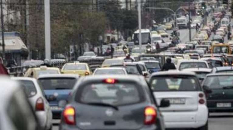 Νέος ΚΟΚ: Αφαίρεση διπλώματος έως και 1 έτος για χρήση κινητού - Τι ισχύει για επήρεια αλκοόλ, κράνος και όρια ταχύτητας στην πόλη