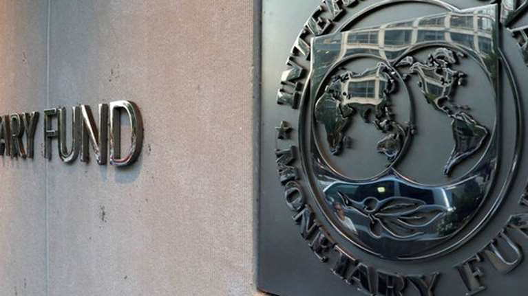 ΔΝΤ: Αυξητική η τάση του παγκόσμιου δημόσιου χρέους - Εκρηκτικά ελλείμματα σε ΗΠΑ και Κίνα, αποκλιμάκωση στην Ελλάδα