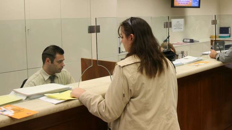 Επίδομα των 800 ευρώ και για 550.000 ελεύθερους επαγγελματίες - Ποιοι το δικαιούνται, ποιοι μένουν εκτός