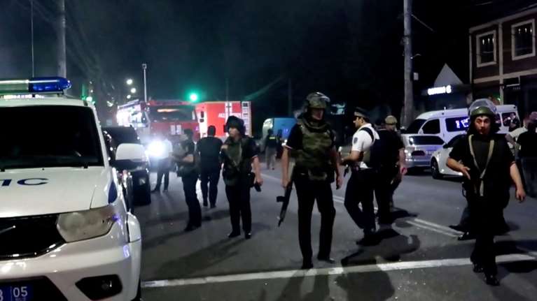 Ρωσία: 19 οι νεκροί από την τρομοκρατική επίθεση στο Νταγκεστάν - Οπαδοί διεθνούς τρομοκρατικής οργάνωσης οι δράστες του μακελειού [εικόνες - βίντεο]