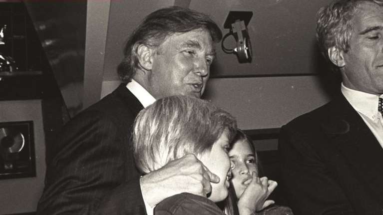 Τραμπ: "Ολοι ήξεραν" τι έκανε ο Επσταϊν - Η προ 20ετίας δήλωσή του σε αρχηγό της Αστυνομίας